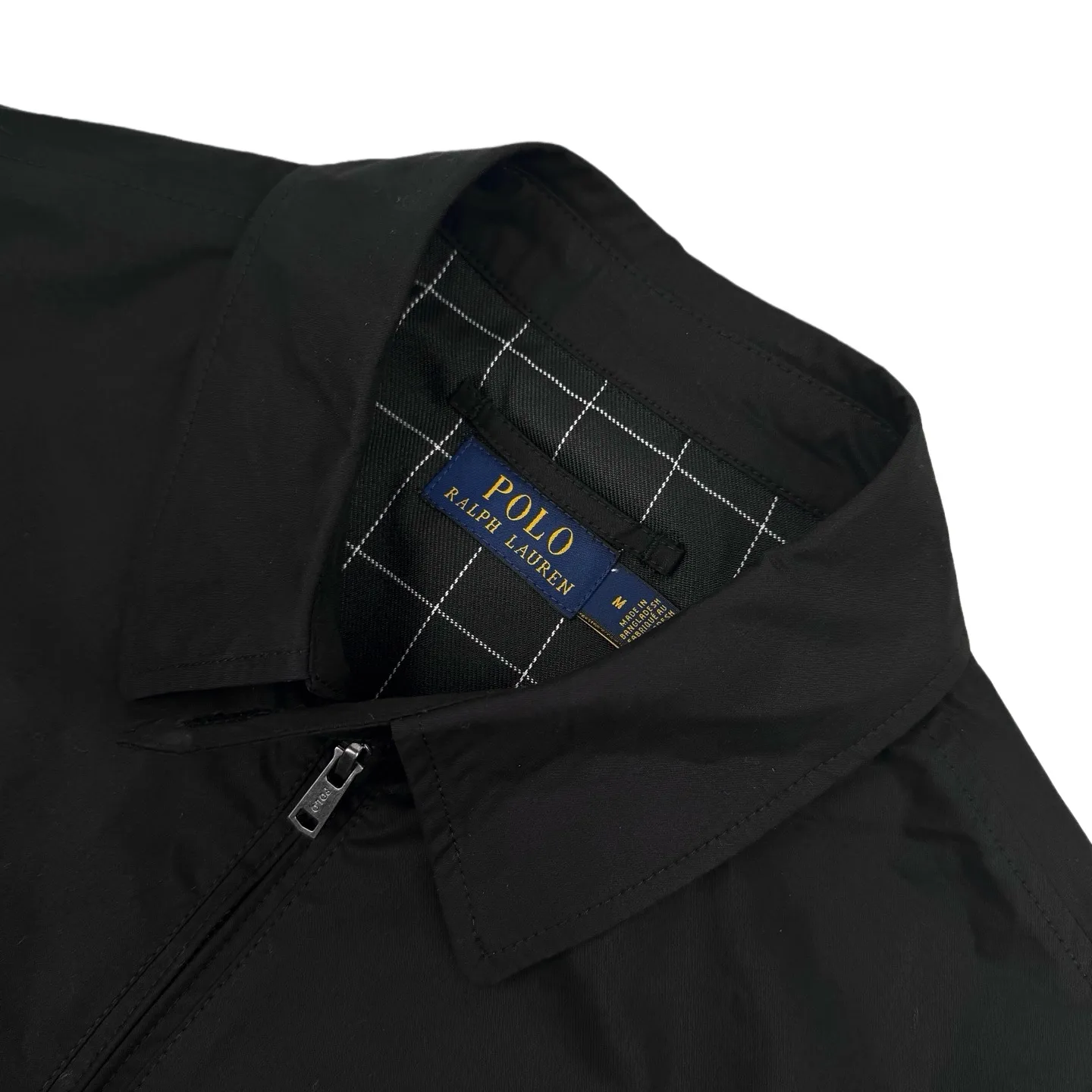 P490 Ralph Lauren Ralph Lauren embroidered zipper jacket (black). The original version was purchased for 2,490 and developed. The fabric is made of custom-made cotton double-ply small diagonal elegant fabric. It is soft and silky, comfortable and close to the skin. It uses a pure black tone as the base color. A touch of light gold pony logo embroidery is embellished on the chest. It is more dazzling because of the black background. It is low-key and powerful. Subtle changes in luster inject breathing and vitality into the black jacket. Outline high-end outlines with extreme simplicity, showing taste in silence. Universal adaptability to style, using imported machine embroidery technology. Use advanced computer control system and precision mechanical components to realize the iconic pony embroidery operation. High precision. The lines are smooth and delicate. The template machine opens the bag. The preset template guides the position, shape and size of the bag. The accuracy ensures the quality of the bag opening effect. Infrared positioning cutting machine achieves precise positioning of the material through infrared transmitter and infrared receiver. The precision can reach the micron level, thereby meeting the effect of high-precision cutting of plaid alignment. The fabrics have been carefully washed, have a better hand feel, are not easy to deform, are not easy to shrink, are not easy to fade, and maintain long-term beauty. Size:S-M-L-XL